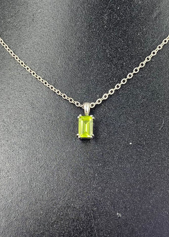 Peridot Pendant 1 Stone