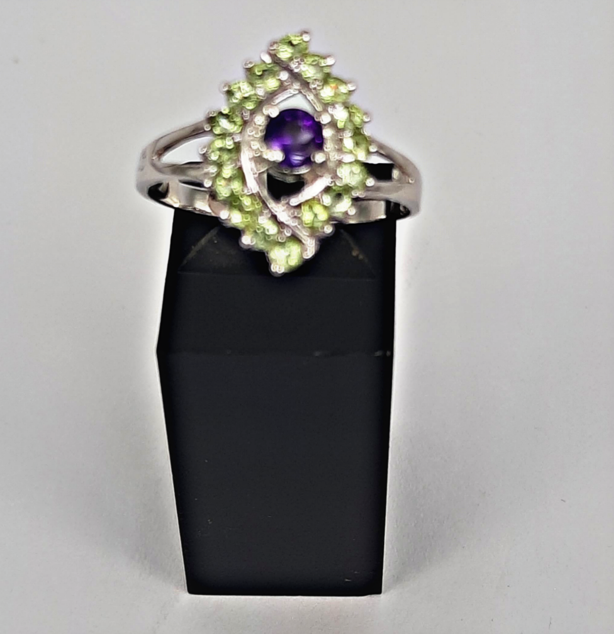 Mixed Amethyst and Peridot Stones