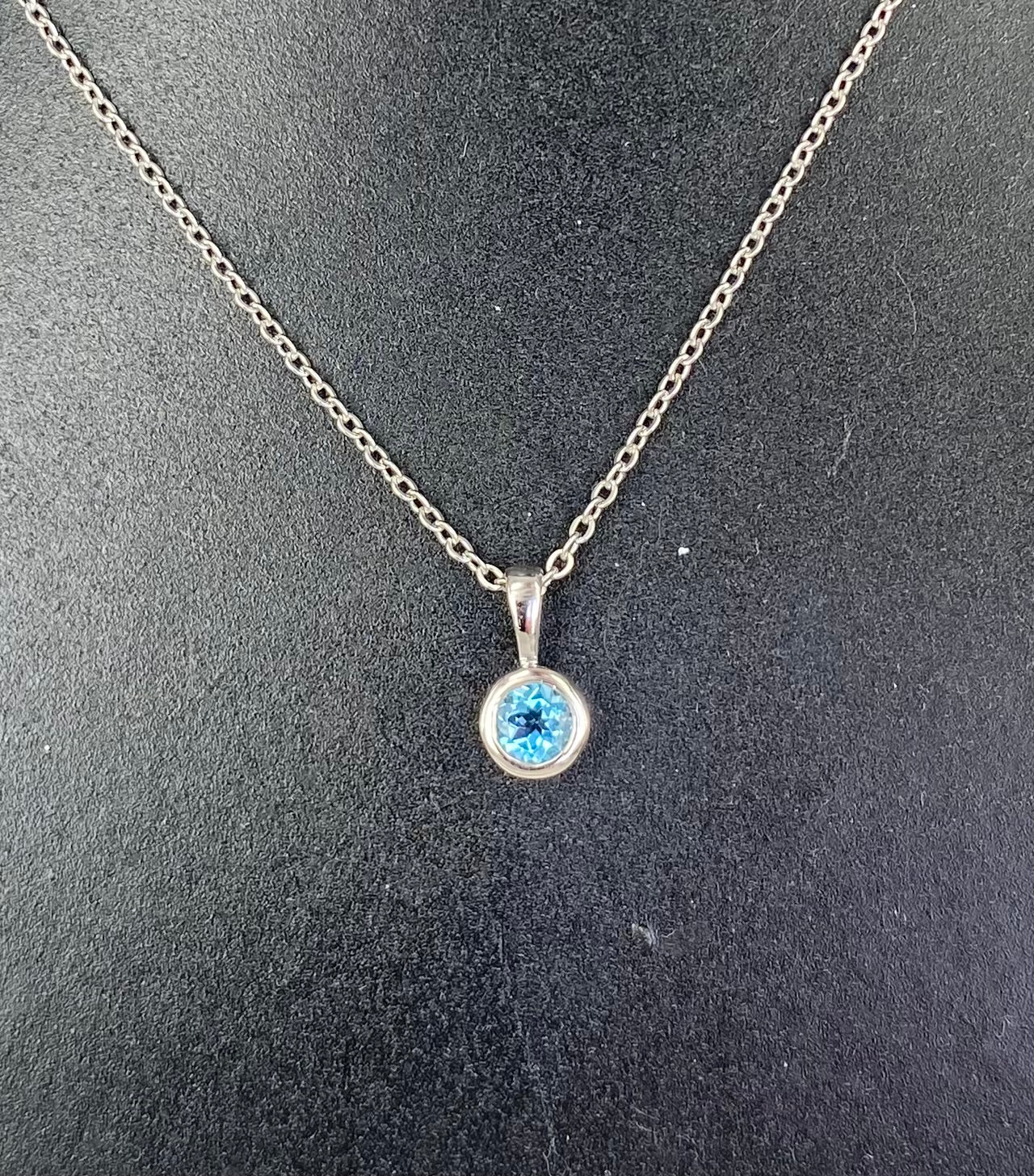 Blue Topaz Pendant 1 Stone