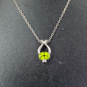 Peridot Pendant 1 Stone