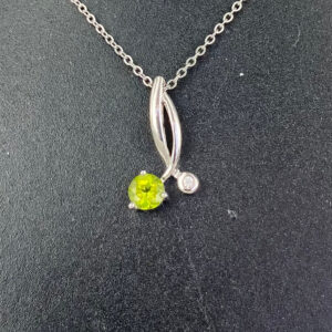 Peridot Pendant 1 Stone