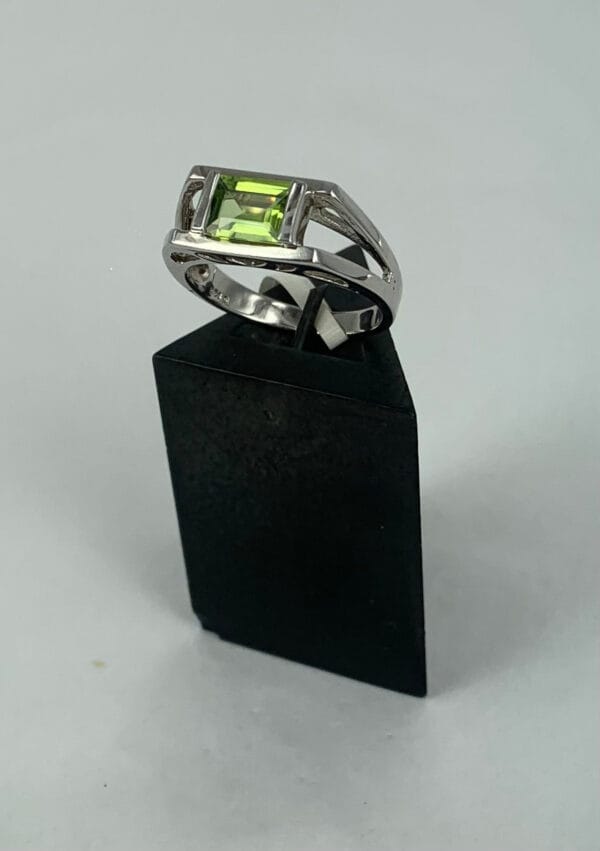 Peridot 1 Stone