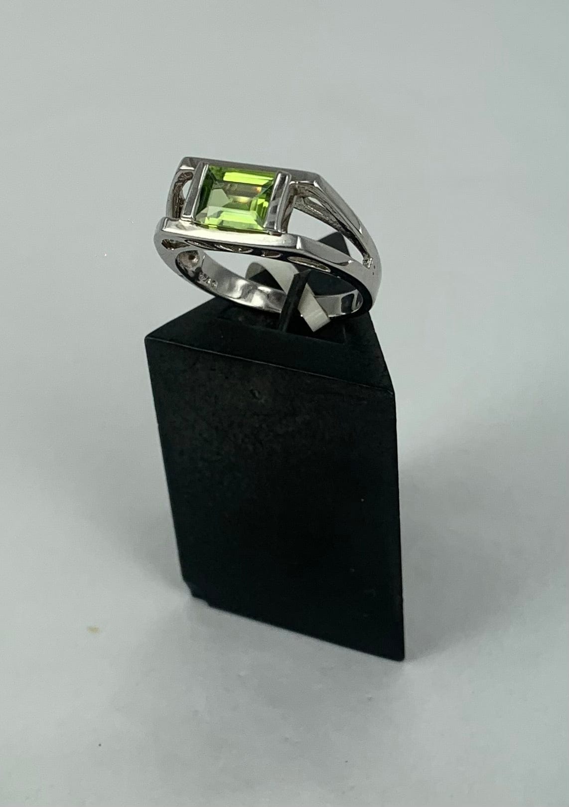 Peridot 1 Stone