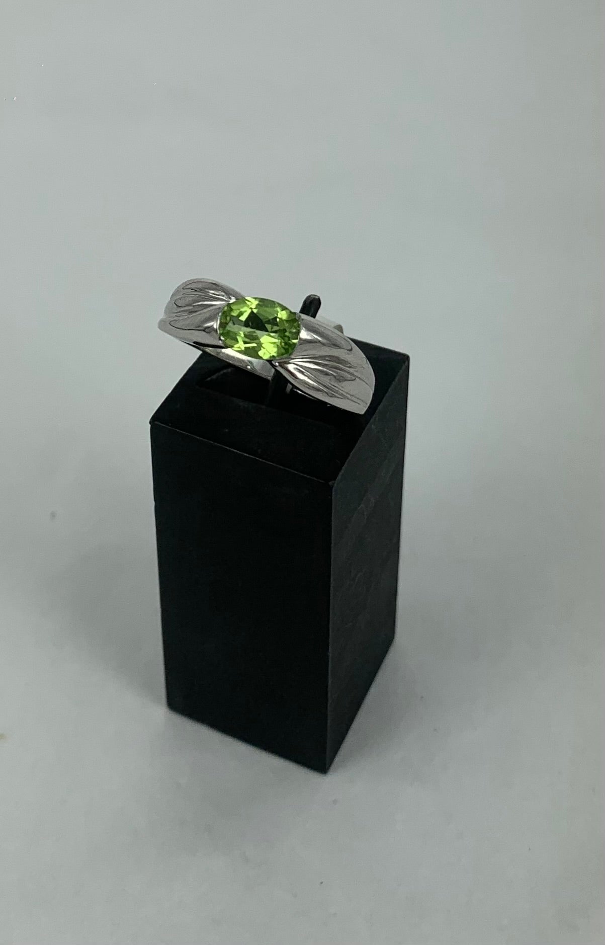 Peridot 1 Stone