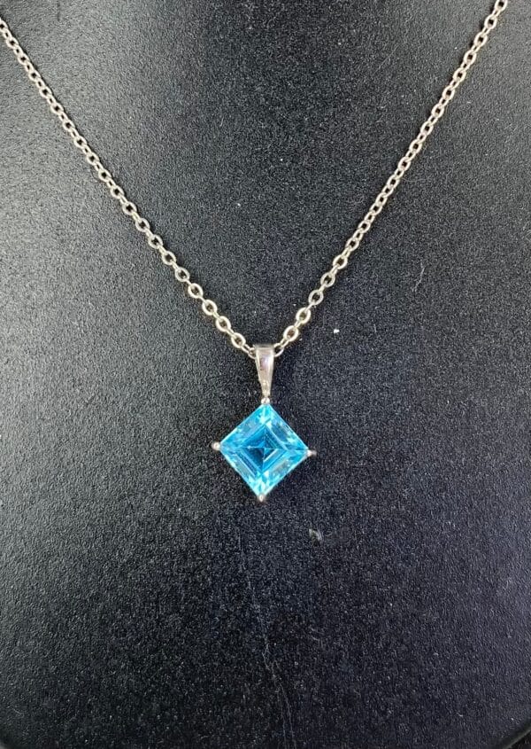 Blue Topaz Pendant 1 Stone