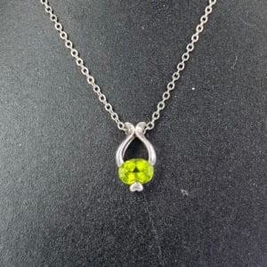Peridot Pendant 1 Stone