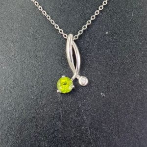 Peridot Pendant 1 Stone