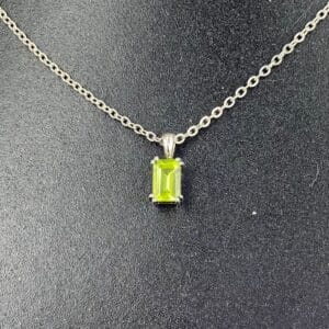 Peridot Pendant 1 Stone