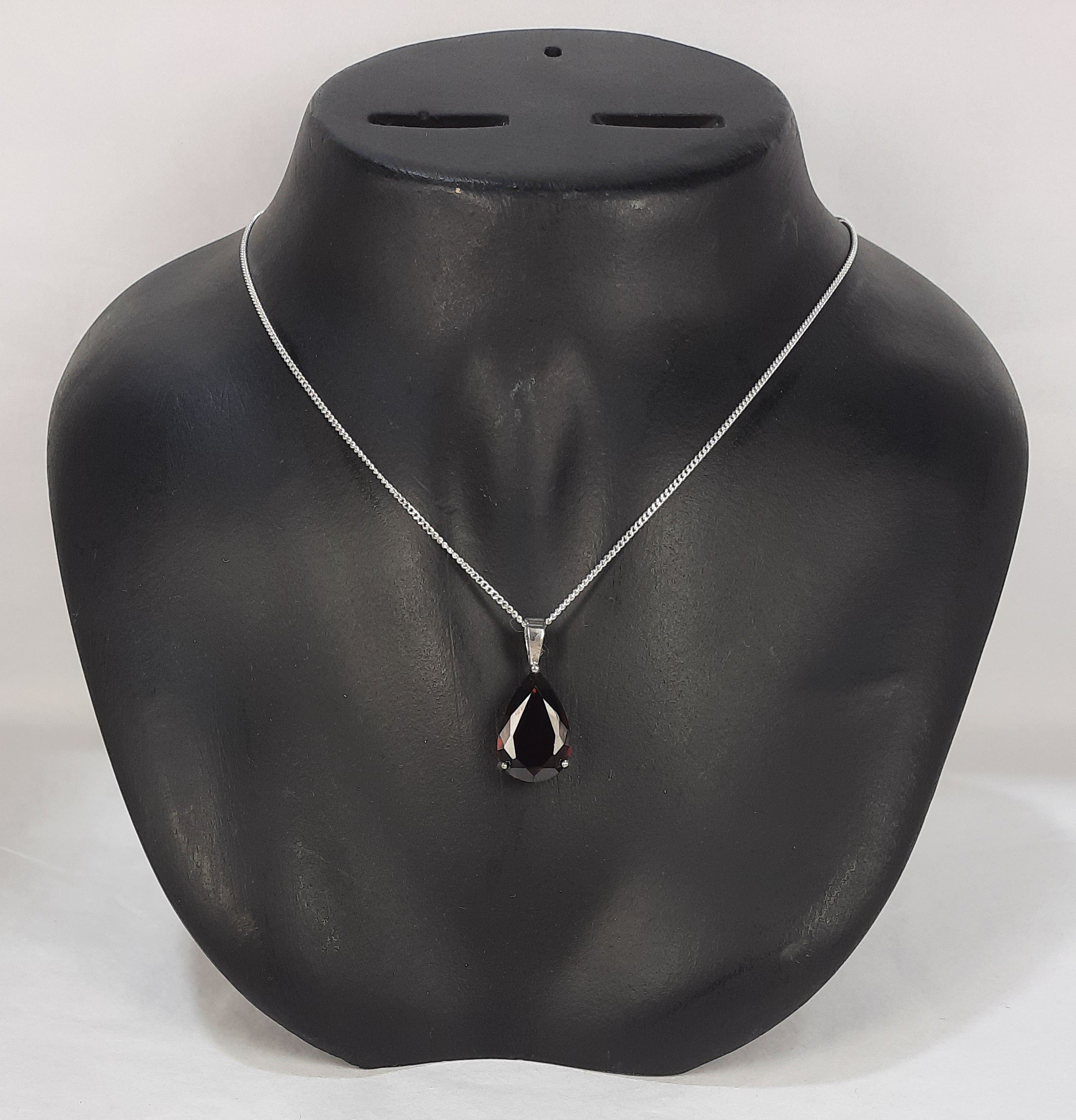 Pendant Garnet Teardrop