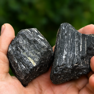 black-tourmaline-gemstone-1-kilogram