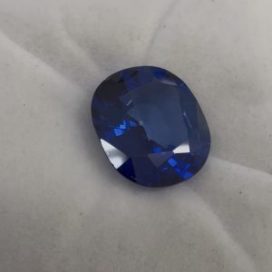 Sapphire – 80 Carat Collector Stone Large sapphires above 50 carats are rarely seen outside private collections. This 80ct sapphire represents a significant acquisition opportunity for collectors seeking bold centrepieces or long-term gemstone assets.